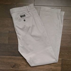 Men’s Banana Rep Aiden Chino EUC